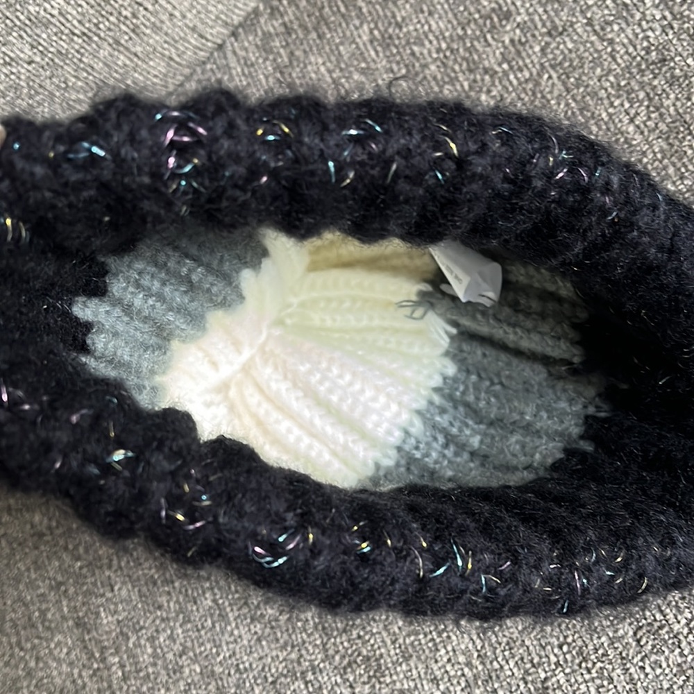 Two Pom hats - Picture 3 of 7